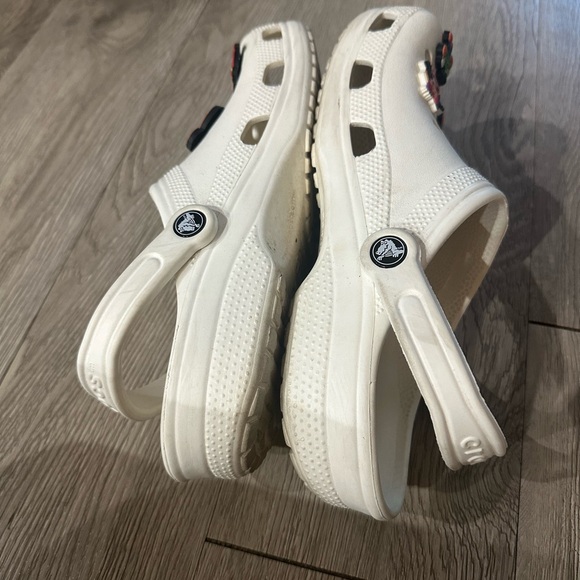 Crocs White With Disney Halloween Mickey Jibbitz Sz Men 8 Women’s 10 - Picture 7 of 8